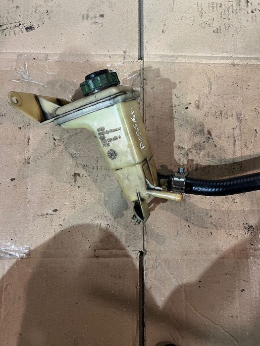 Бачок насосу ГУР Volkswagen Passat B5 - 8d0422373c Пассат б5
