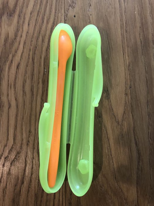 Tuptusiowa łyżeczka do karmienia tupperware