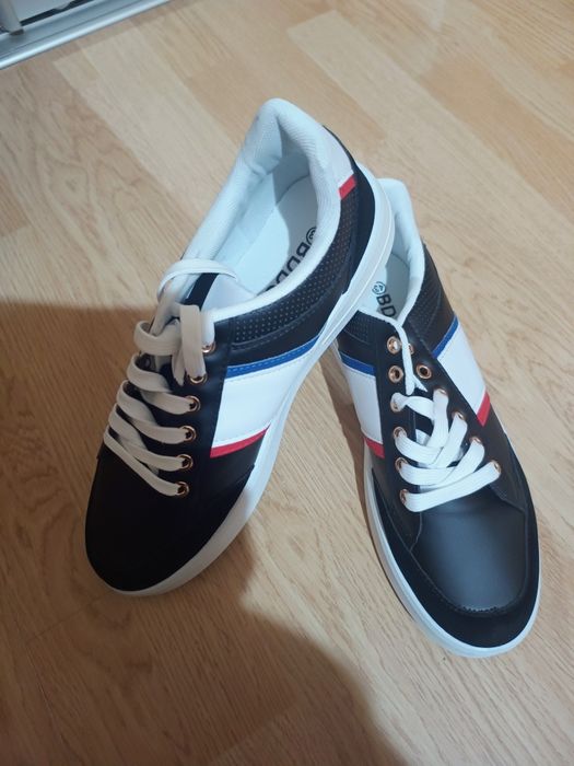 Кроссовки фирмы BDDS 43 размер