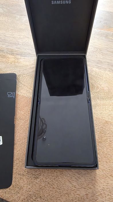 Samsung Galaxy Flip 7