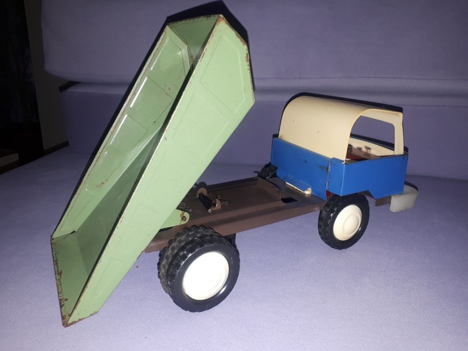 Машинка.  Игрушка СССР. Самосвал