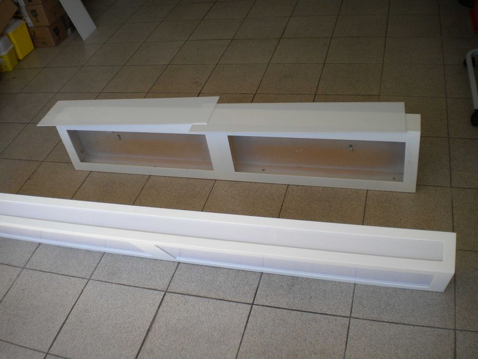Prateleiras em MDF, em branco, com possibilidade de iluminação