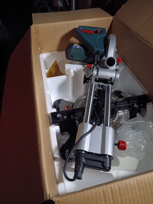 Пила торцювальна.