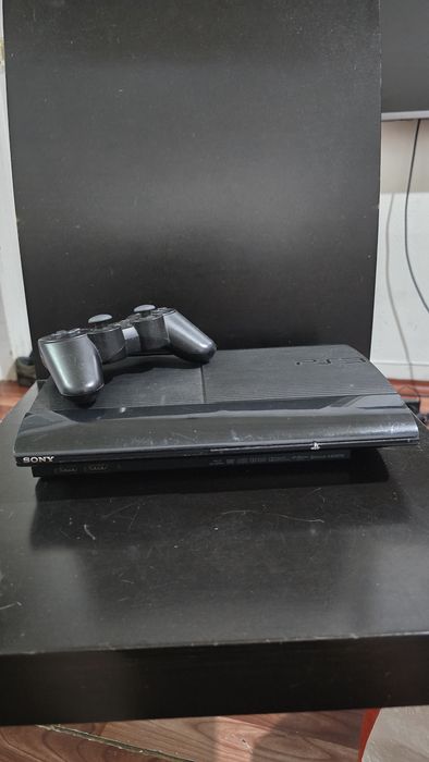 Vendo PS3 c/2 comandos + 6 jogos
