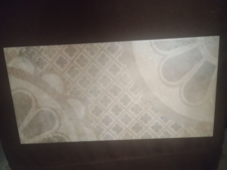 Продам  плитку в остатке