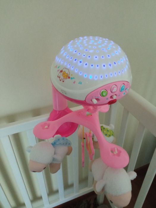 Mobile.  Musical para cama de bebê