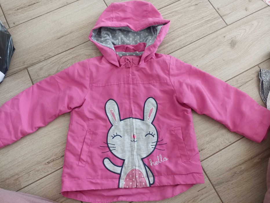 Kurtki na wiosnę dla dziewczynki