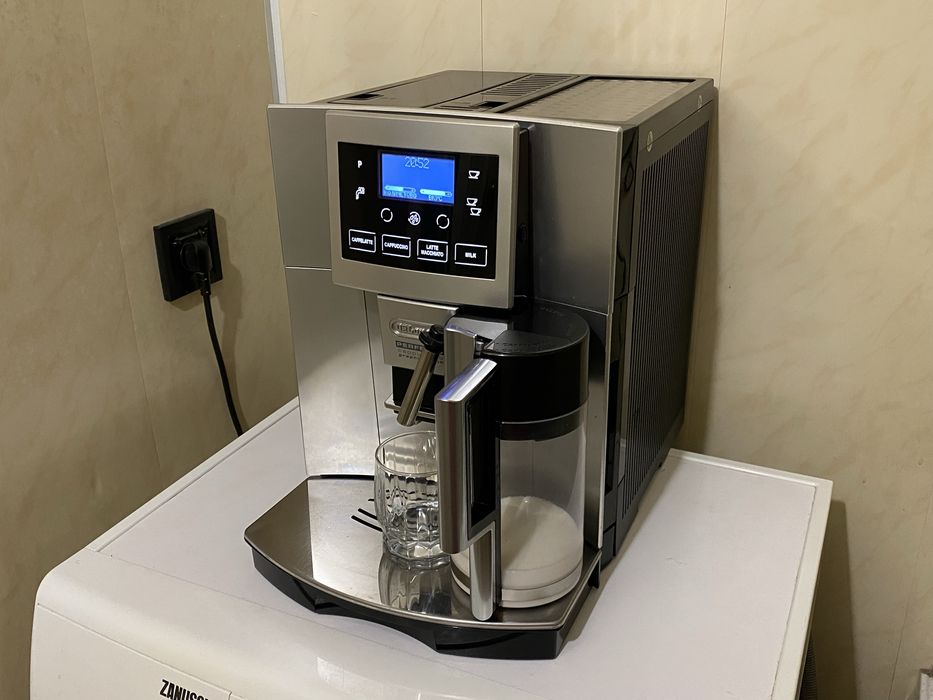 Кофемашина Delonghi Perfecta Cappuccino ESAM 5600 Кавомашина Delonghi