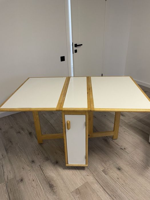 Розкладний стіл