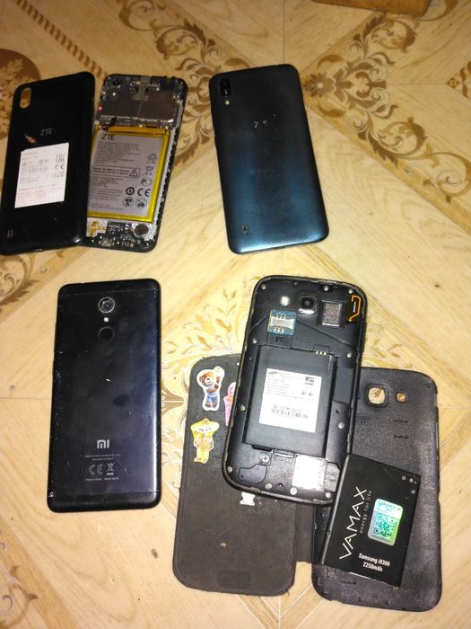 Лот телефонов на запчасти.