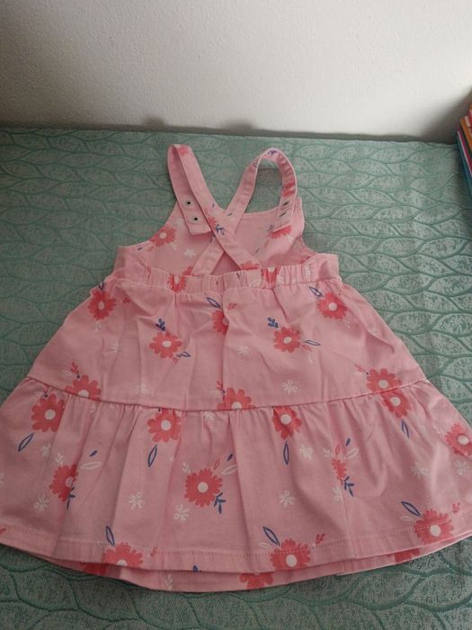 Saia com peitilho e t-shirt