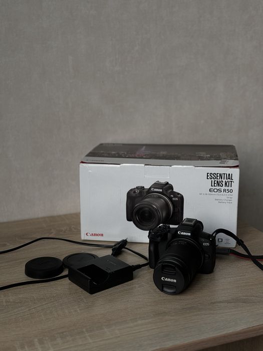 CANON R50 18-150mm