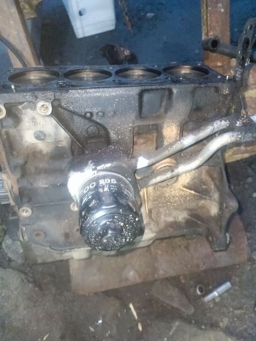 Двигун AZD Volkswagen Golf 1,6 audi 1,6 BCB seat 1,6 блок пеньок