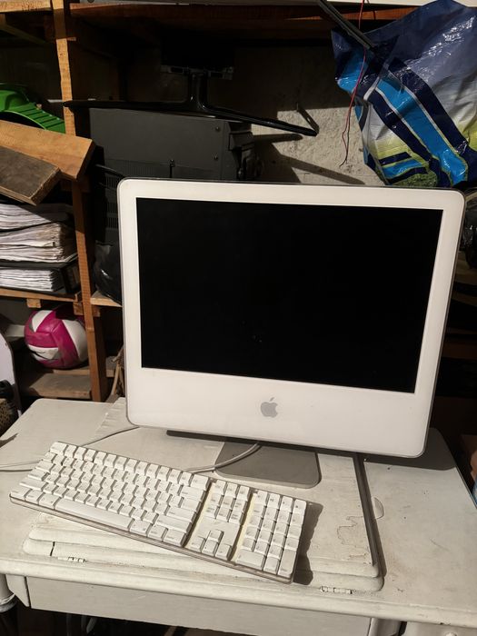 Komputer iMac z klawiatura