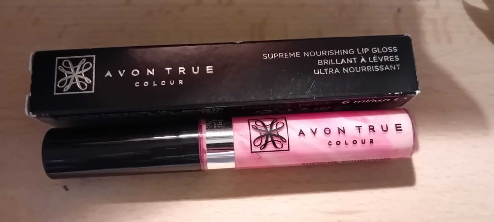 Błyszczyk True Colour "Kolor i odżywienie" z Avon!