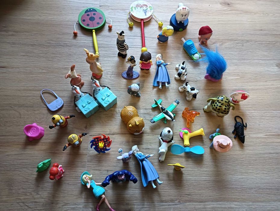 Vários brinquedos miniatura