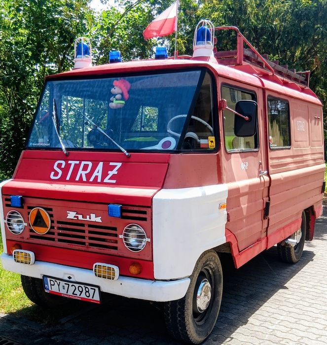 ŻUK Strażak / 1990 / silnik S21 / 3 biegi / 6 osób