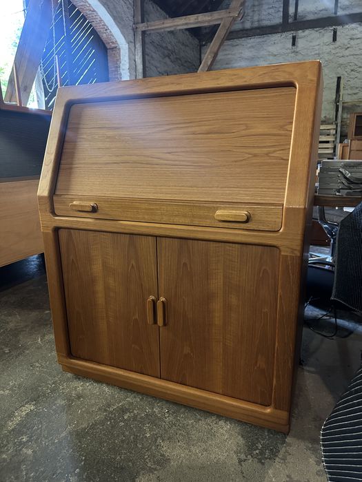 Sekretarzyk | biurko tekowe  DYRLUND DENMARK 70s - roletki / żaluzje