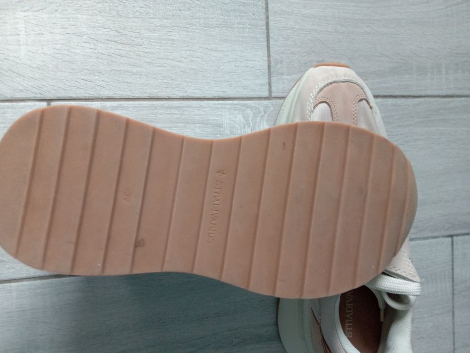 Buty sportowe damskie, młodzieżowe. Stradivarius. 39