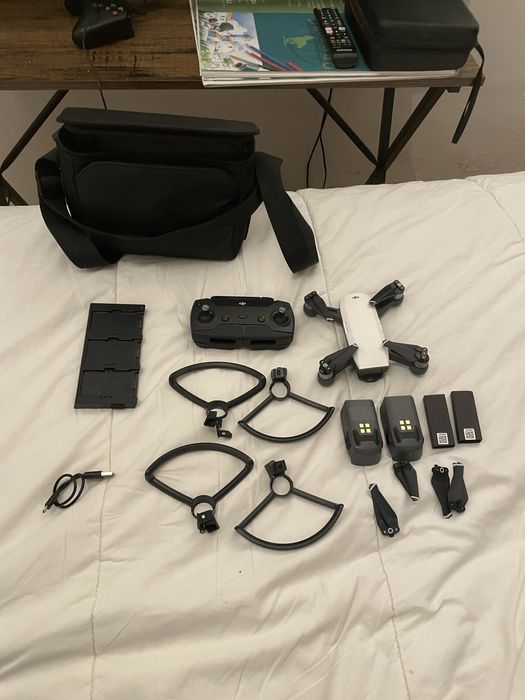 Dji spark fly more combo (acompanha case + mala de transporte)