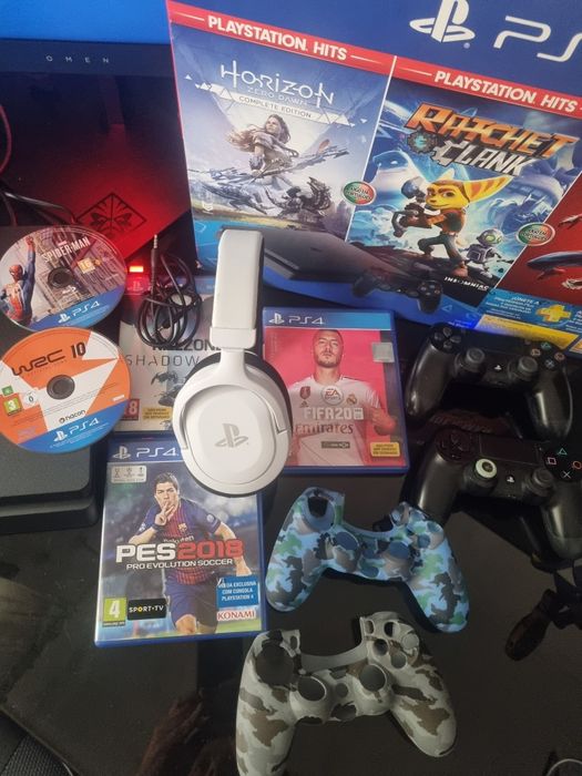 Ps4 slim + 2 comandos + 5 jogos  + capas + Headphones