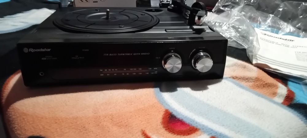 Gira discos com radio Roadstar novo