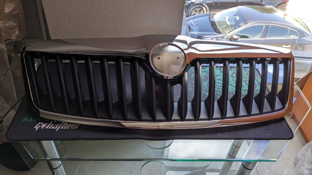 Решітка радіатора Skoda Octavia A5,09-13 р. з хром. рамкою
