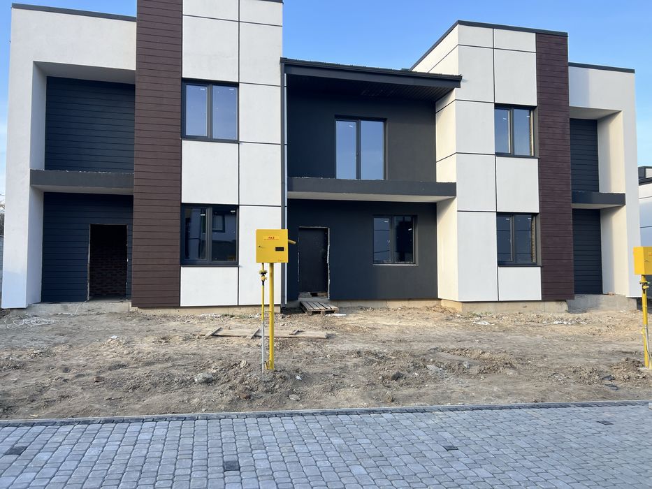 Продаж котеджа з підключеними централізованими комунікаціями розтермін