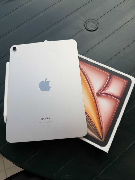 Vendo Pack "iPad Air 11" (M2 / 256GB / 8GB RAM) + Apple Pencil (Caixa) + Capa Teclado iService