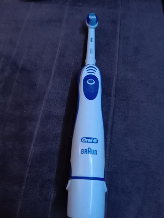 Szczoteczka elektryczna Braun na baterie paluszki