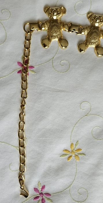 Cinto dourado com motivo ursos de peluche