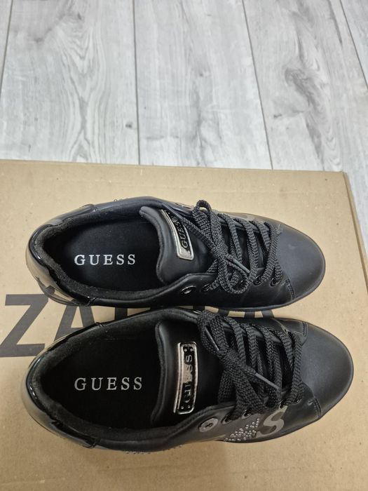 Жіночі шкіряні кеди Guess,37 розмір