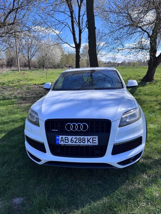 Автомобіль AUDI Q7