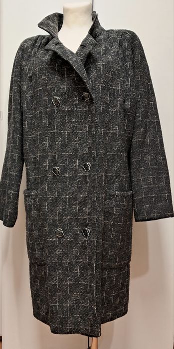 Przejściowy płaszczyk z dwurzędowym zapięciem