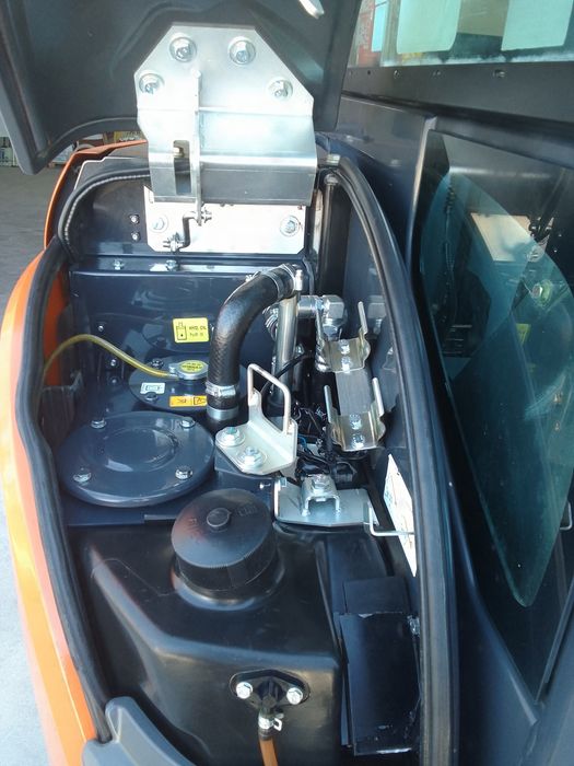 Mini giratória escavadora Hitachi ZX33U