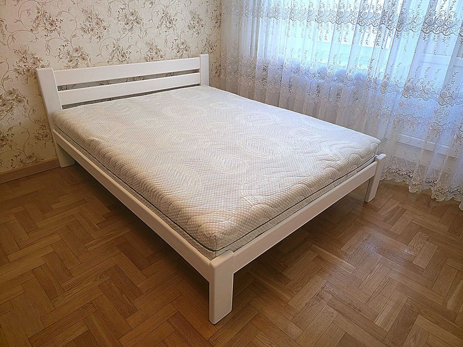 "Дерев'яне ліжко" Tаmpere. Деревянная кровать.