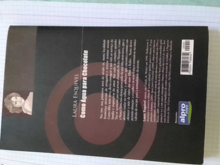 Livro "Como Água para Chocolate" de Laura Esquivel