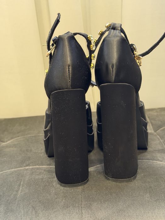 Босоножки туфли Versace