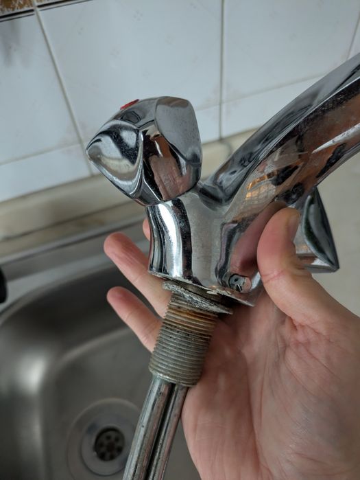 2 Torneiras de lavatório