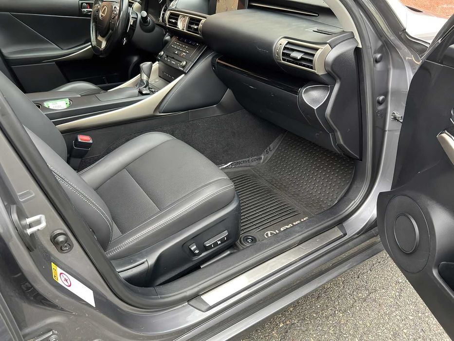 Lexus IS 300      2016