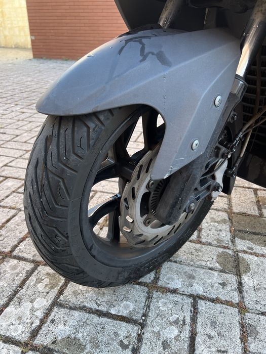 Sym GTS 125 Evo preta