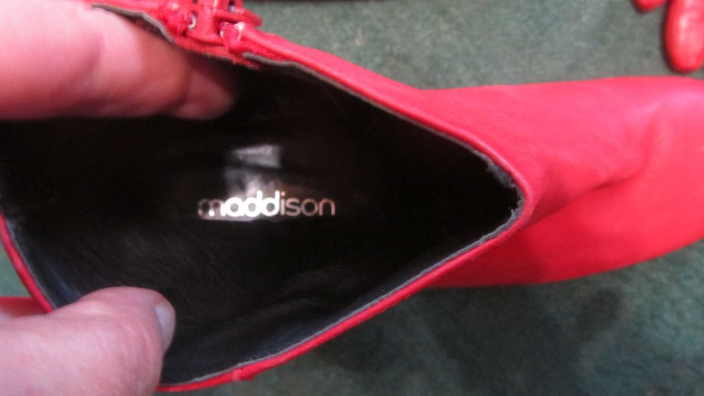 ,Ботильоны новые,кожа р.41 +  аксессуары.