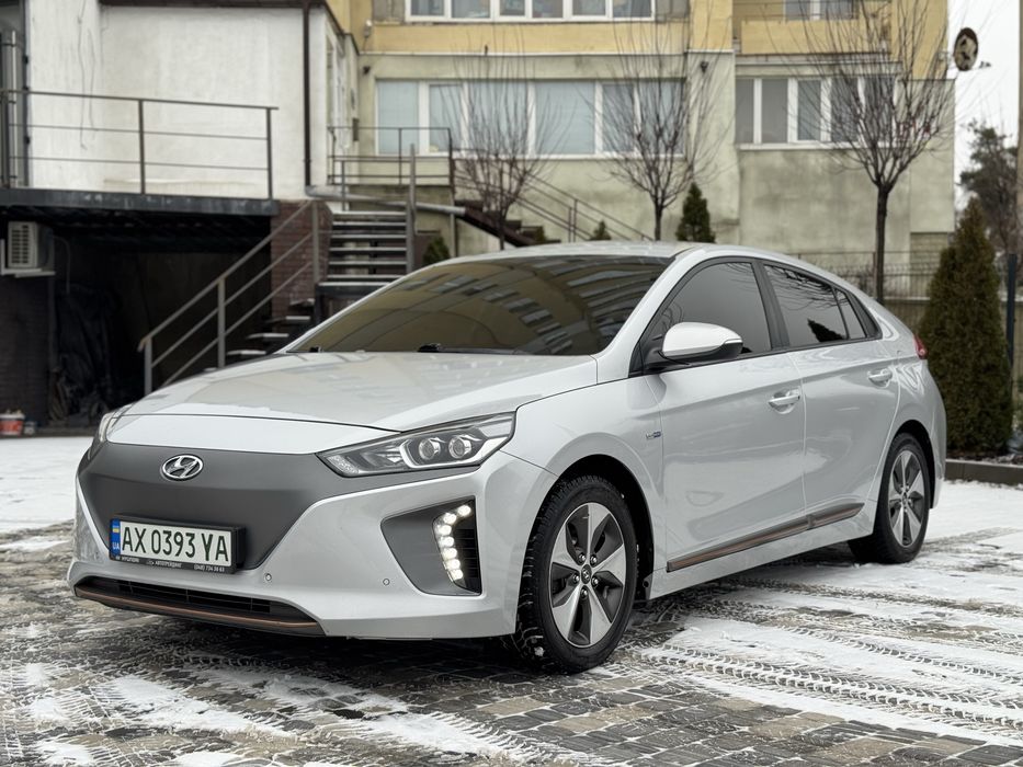 HYUNDAI Ioniq , 75 пробіг , без підкрасів , в чудовому стані.