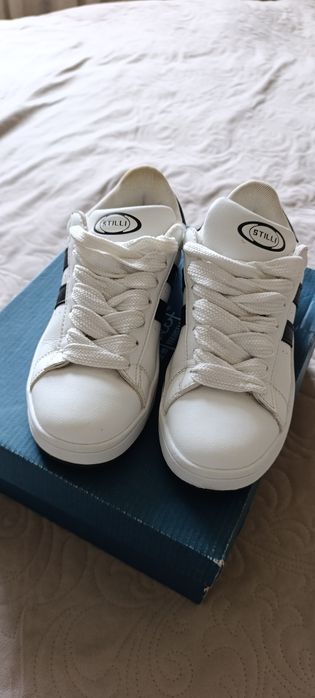 Кросівки 37 розмір на 23.5 см