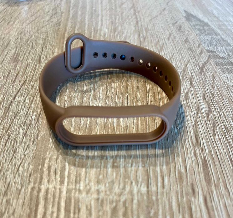 Xiaiomi Mi Band 6 w zestawie z trzema opaskami