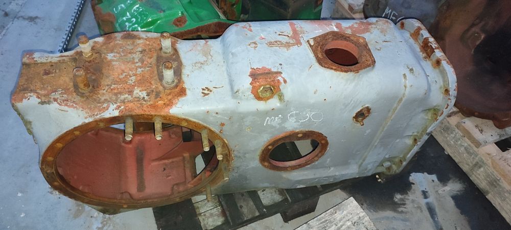 Korpus obudowa skrzyni mostu zwolnicy Massey 690