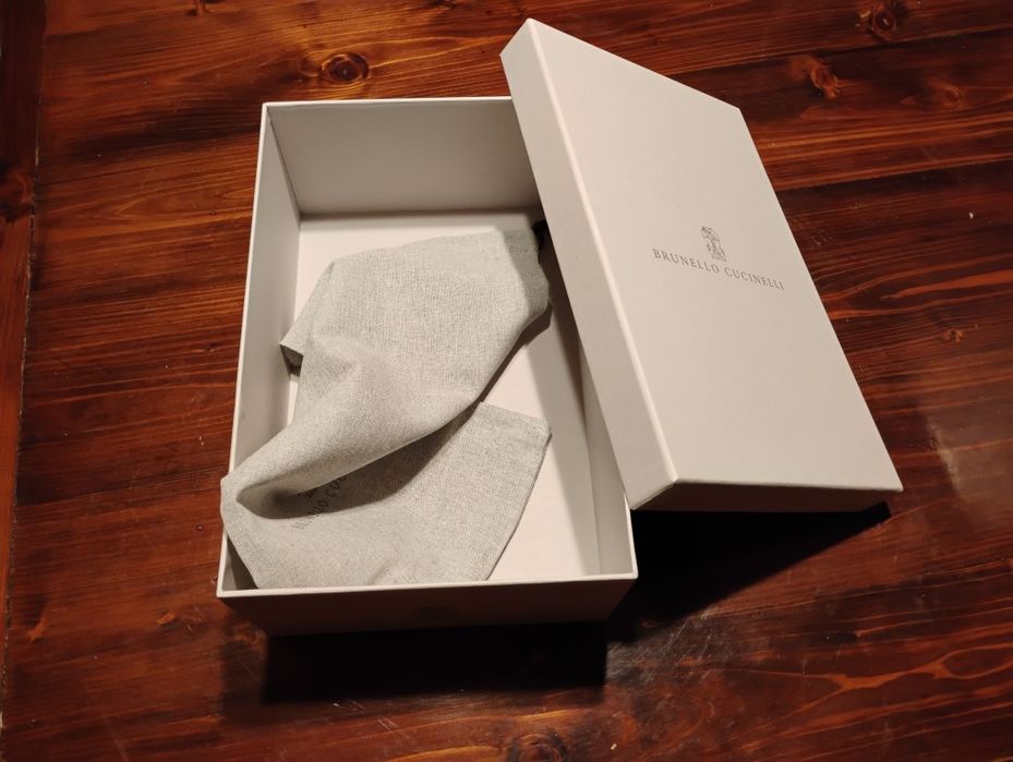 karton firmy brunello cucinelli