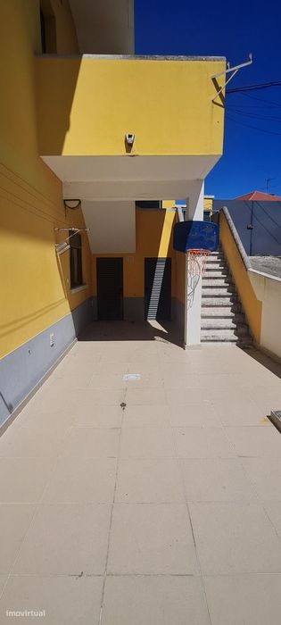 T2 em Olivais com jardim e cozinha separada