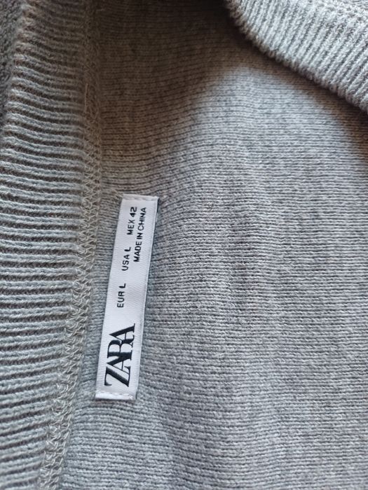 Сірий светр Zara