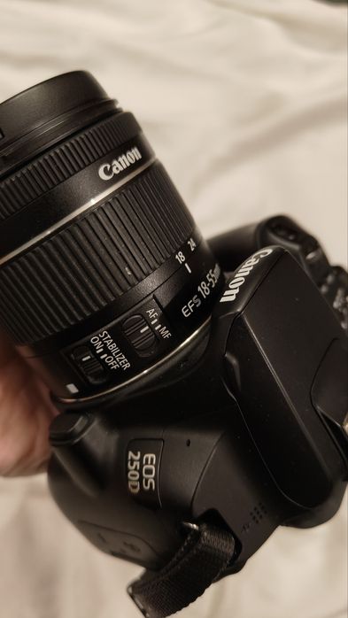 Canon EOS 250D з об'єктивом 18-55mm (комплект "kit")